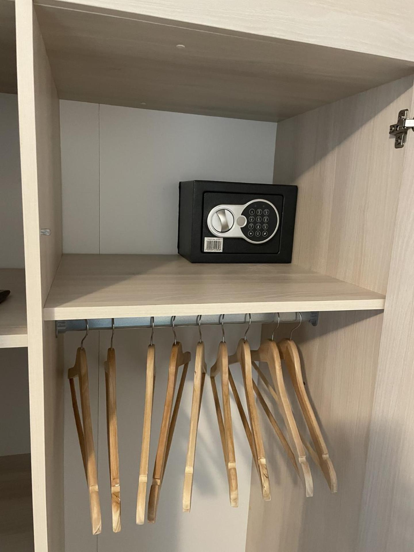 Boja Apartma Vir